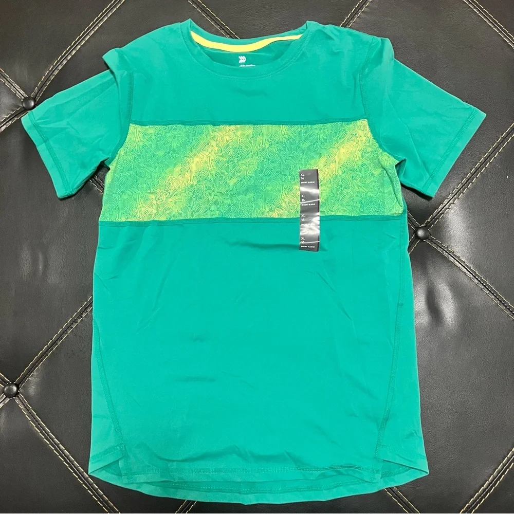 Boys Set of Three Tee Shirts All in Motion NWT - Picture 2 of 4